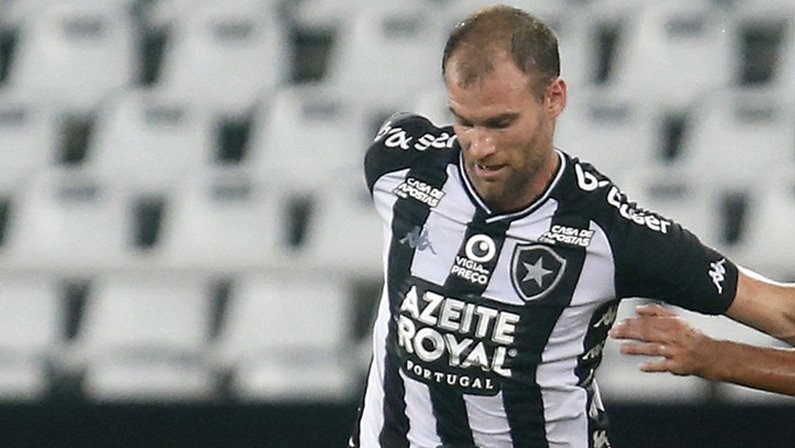 Botafogo recusou proposta do Sport pelo zagueiro Joel Carli
