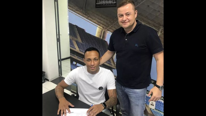 Lucas Campos assina renovação com o Botafogo por mais um ano: ‘Feliz e motivado’