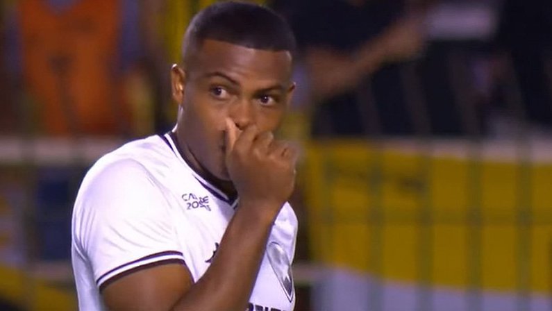 Vinicius Tanque está fora dos planos do Botafogo