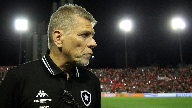 Autuori mostra preferências e cria concorrência no Botafogo