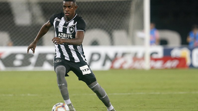 Exame aponta lesão muscular leve no zagueiro Marcelo Benevenuto, do Botafogo