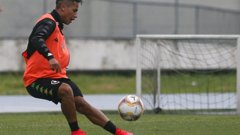Lecaros pode se beneficiar com a chegada de Autuori ao Botafogo