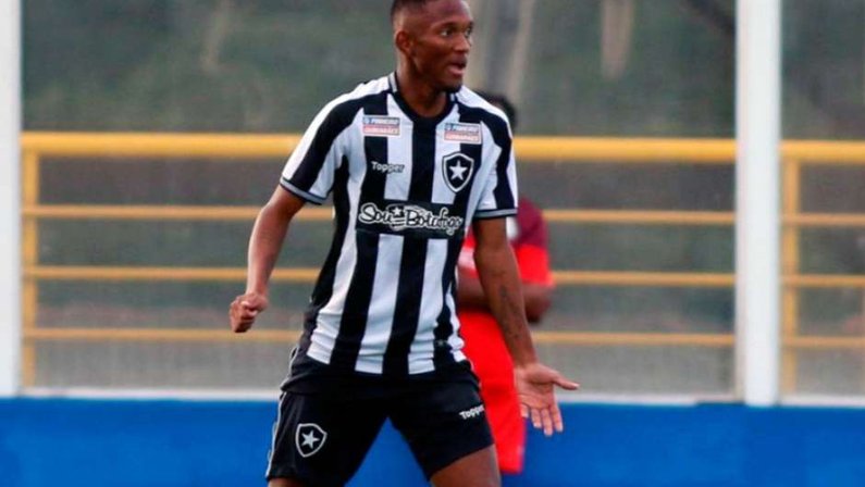 Nos passos de Luís Henrique: Wesley inicia trajetória no Botafogo