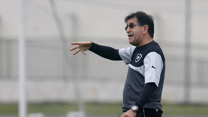 Ex-técnico do Botafogo, René Simões é diagnosticado com coronavírus