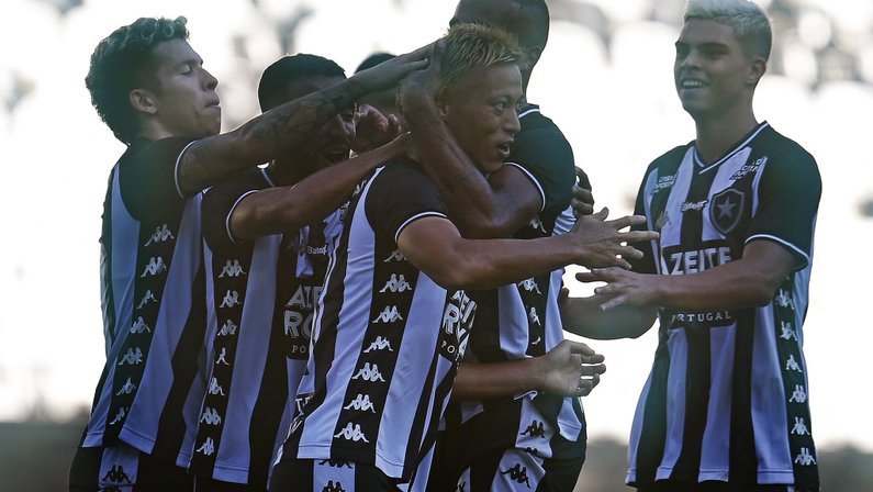 Botafogo aposta em quarteto ofensivo para o restante da temporada