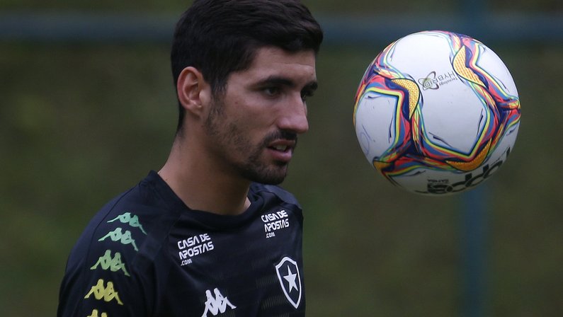 Botafogo espera que período sem jogos possa ser benéfico para Federico Barrandeguy