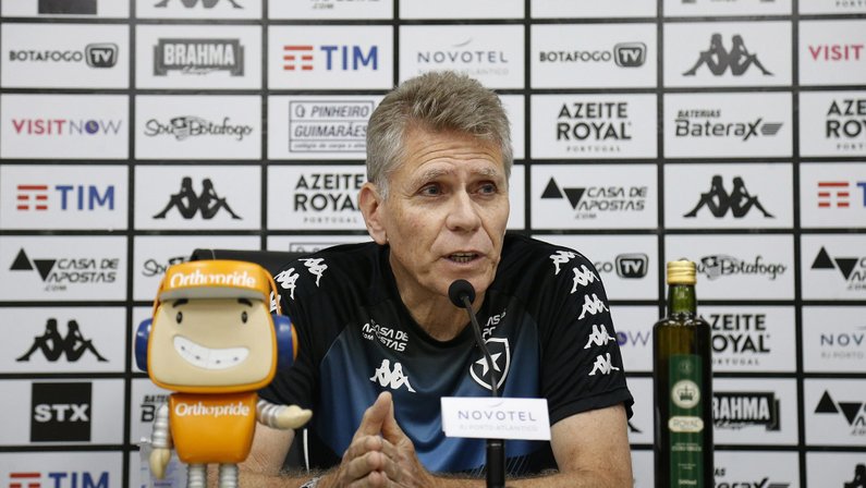 Autuori confirma estreia de Honda pelo Botafogo domingo e critica portões fechados: ‘Jogadores estão imunes?’