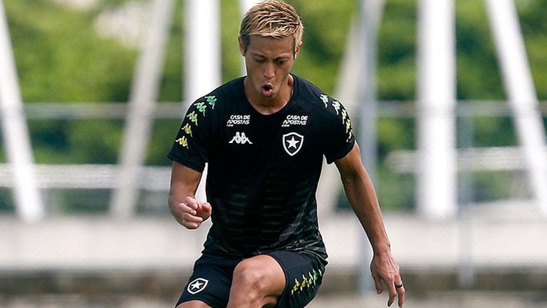 Gripado, Keisuke Honda é dúvida para Botafogo x Paraná
