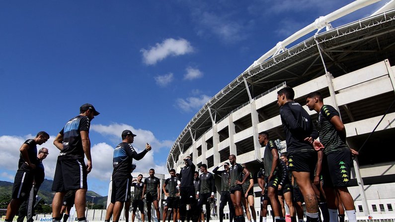 Montenegro não vê preparação física do Botafogo como problema: ‘Já achei, hoje não acho’