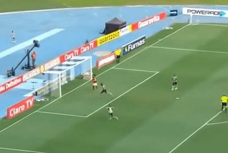 Vitinho. do Botafogo, faz gol contra o Flamengo sem goleiro | Campeonato Carioca 2013