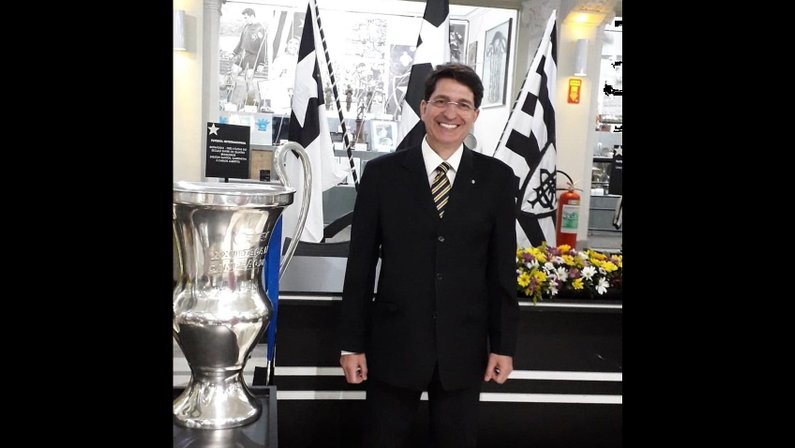Luiz Felipe Carneiro de Miranda valoriza trimundial do Botafogo e não quer dependência da Fifa