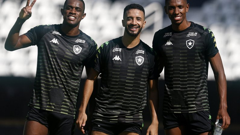 Após vender Pedro Raul, Botafogo espera proposta por outros destaques