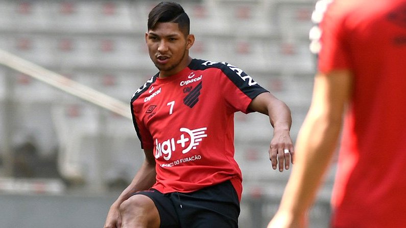 Rony, ex-Athletico-PR, chegou a ser anunciado pelo Botafogo e quase foi para o Corinthians