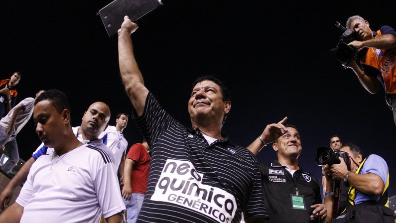 Joel Santana critica Botafogo por trazer estrangeiro Ramón Díaz: ‘Virou doença’