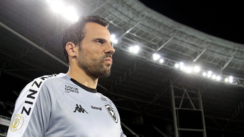Diego Cavalieri deve continuar no gol do Botafogo contra o Goiás