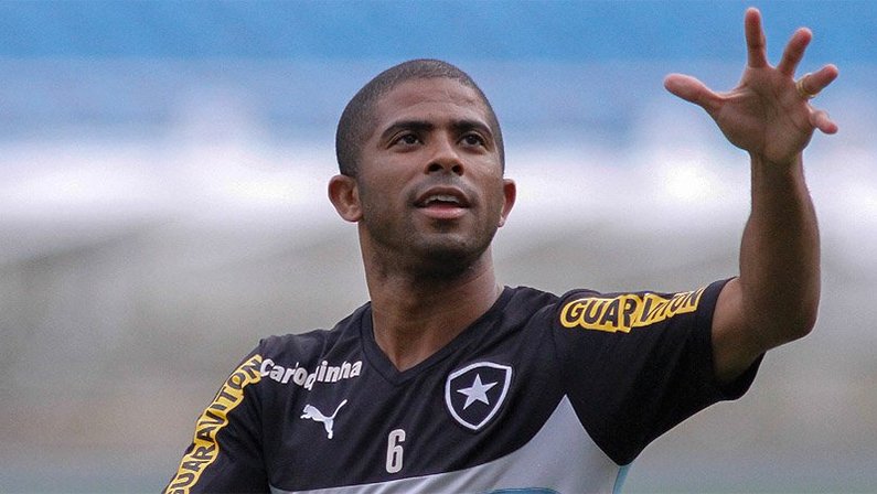 Junior Cesar, lateral do Botafogo em 2014 