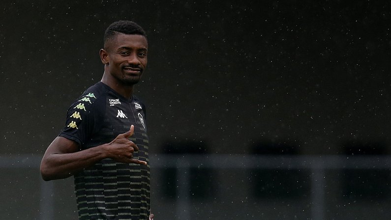 Após completar ‘um turno’, Kalou tem nova chance de mostrar que pode agregar ao Botafogo