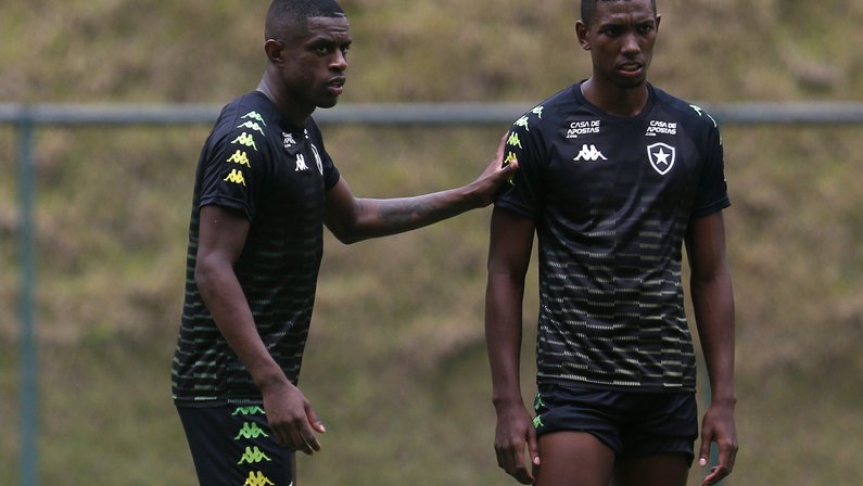 Roger Flores: ‘Marcelo Benevenuto e Kanu mereciam equipe melhor no Botafogo’