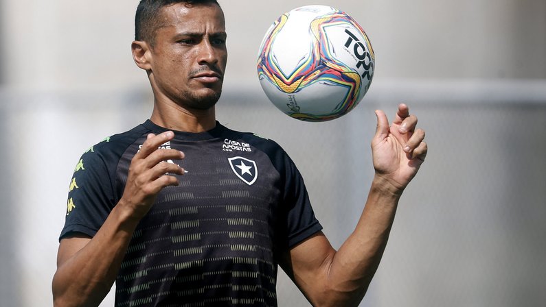 (OFF) Ex-Botafogo, Cícero é oferecido ao Paysandu, que descarta contratação