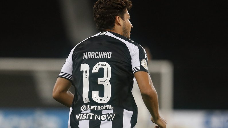 Marcinho não responde contato do Botafogo e deve sair em 12 dias