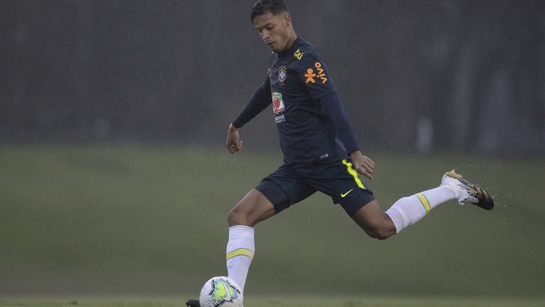 Sousa, do Botafogo, treina com a Seleção Brasileira sub-20