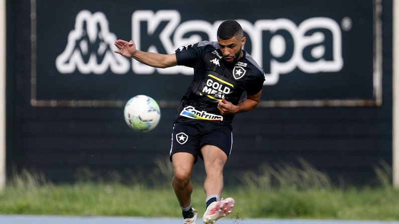 Gustavo Cascardo em treino do Botafogo em 2020