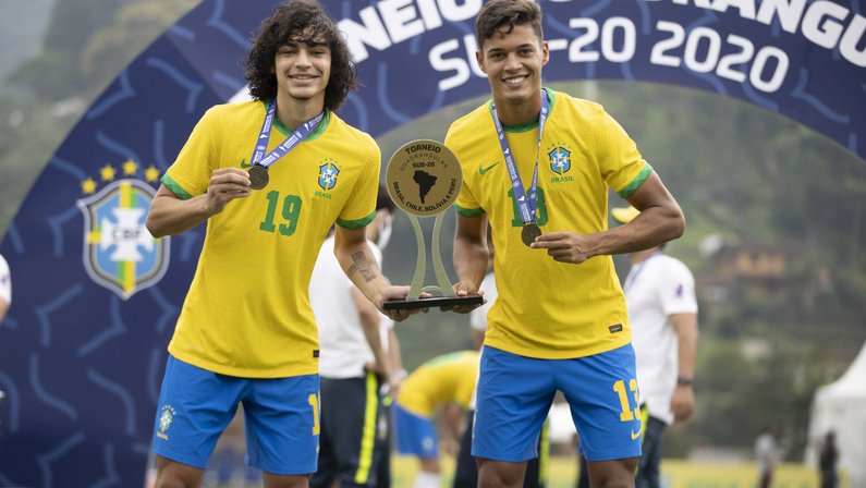 Matheus Nascimento e Sousa, do Botafogo, campeões com a Seleção Brasileira Sub-20