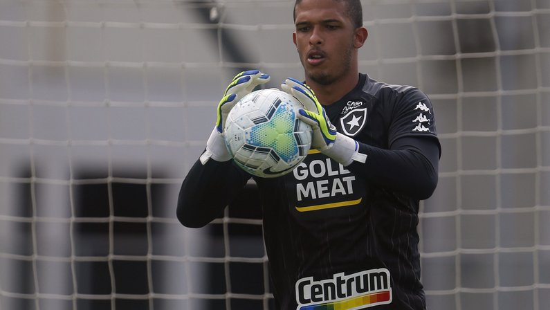 Cavalieri desfalca Botafogo e Diego Loureiro será titular contra o Atlético-GO