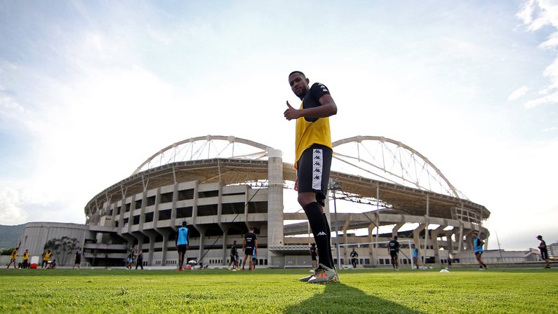 Botafogo fará ‘peneira’ para avaliar quem fica; Victor Luis e Helerson estão nos planos