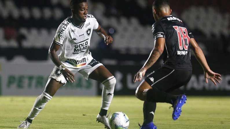 Na disputa com Lecaros, Kelvin é o provável titular do Botafogo contra o Santos