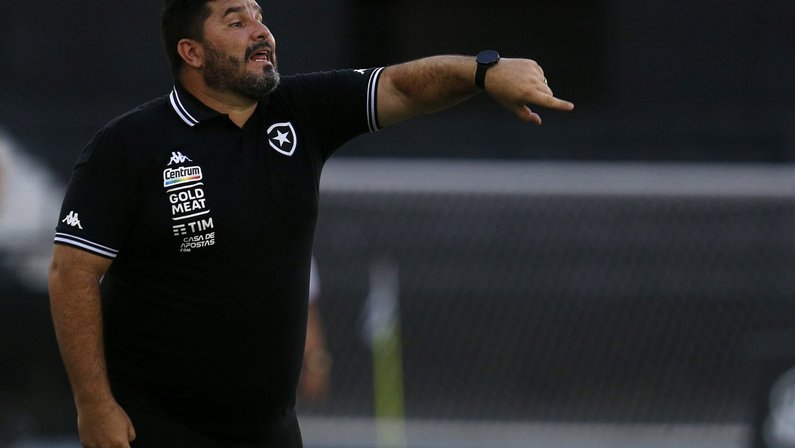 Botafogo: defesa se torna problema para Eduardo Barroca na reta final do Brasileirão