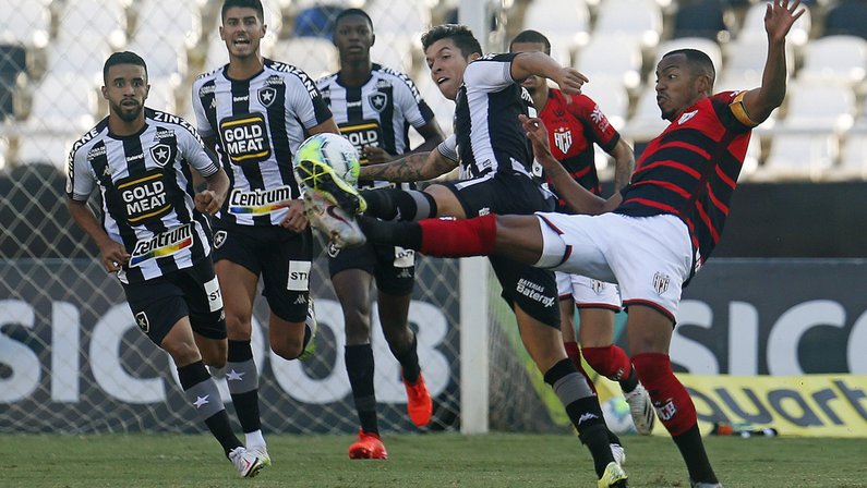 Jornalista diz que adversários ‘não respeitam mais’ o Botafogo no Rio: ‘Vão para dentro sem cerimônia’