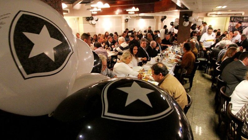 Aniversário de 109 anos do Botafogo foi realizado na churrascaria Estrela do Sul, no Mourisco Mar, em 2013