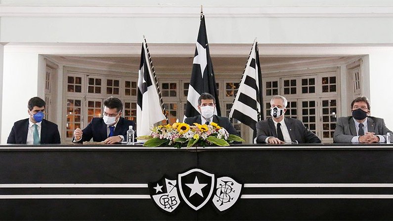 Conselho Deliberativo do Botafogo aprova orçamento, telões e aluguel do CEFAT; plano de metas é retirado de pauta