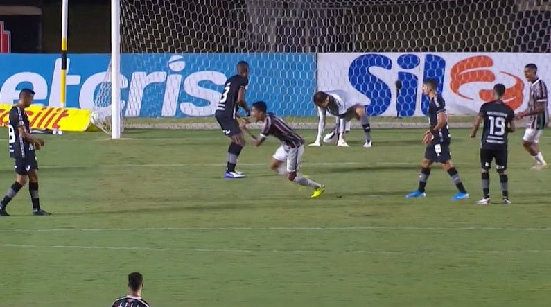 Falha de Diego Cavalieri em Fluminense x Botafogo | Campeonato Brasileiro 2020
