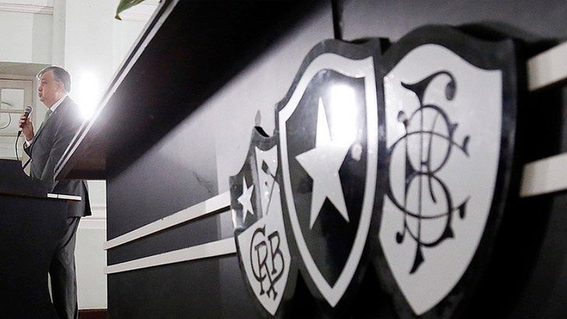 Durcesio Mello toma posse como presidente do Botafogo para o quadriênio 2021-2024