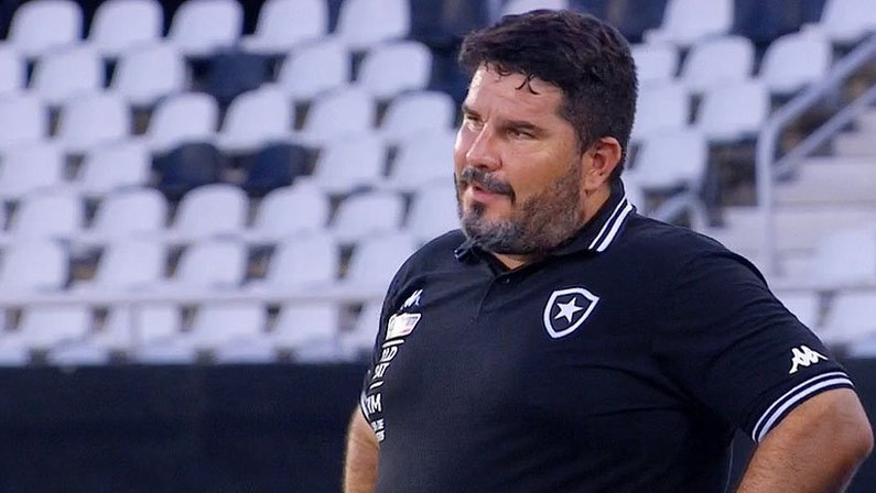 Eduardo Barroca em Botafogo x Atlético-GO | Campeonato Brasileiro 2020