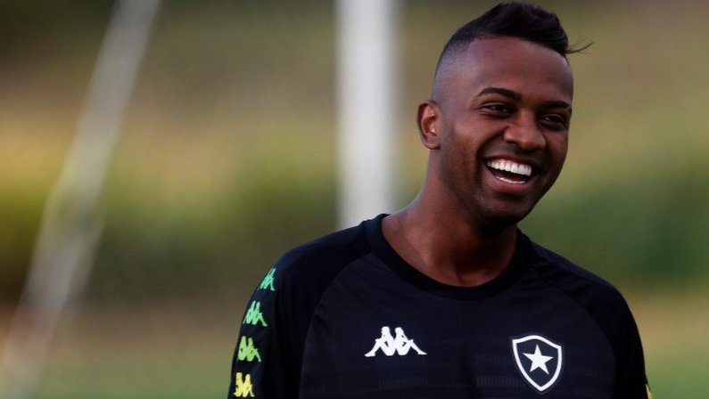 ‘Se der errado, não tem problema’: Kelvin deixa Botafogo sem participar de gol