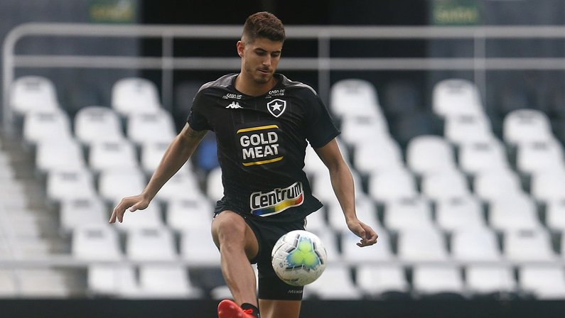 Pedro Raul desfalca Botafogo contra o Fluminense; Diego Cavalieri é relacionado