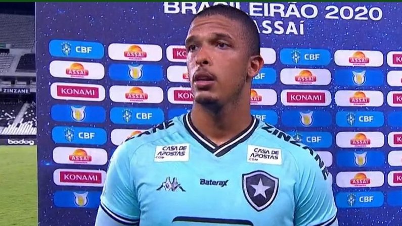 Diego Loureiro defende pênalti, agradece a Flávio Tênius e pede para Botafogo ‘parar de se importar’ com arbitragem