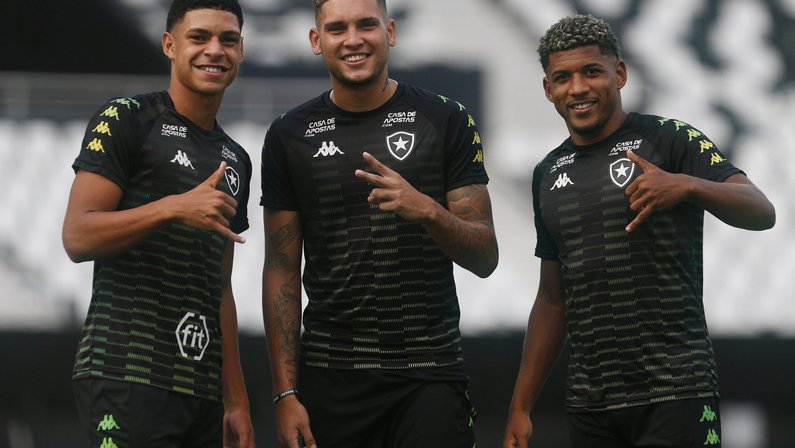 Da França, Luis Henrique, ex-Botafogo, vibra com gol de Navarro sobre o Palmeiras: ‘Que chapada’