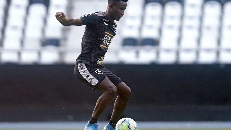 Iván Angulo tem contrato com o Botafogo até domingo e deve ser o próximo a sair