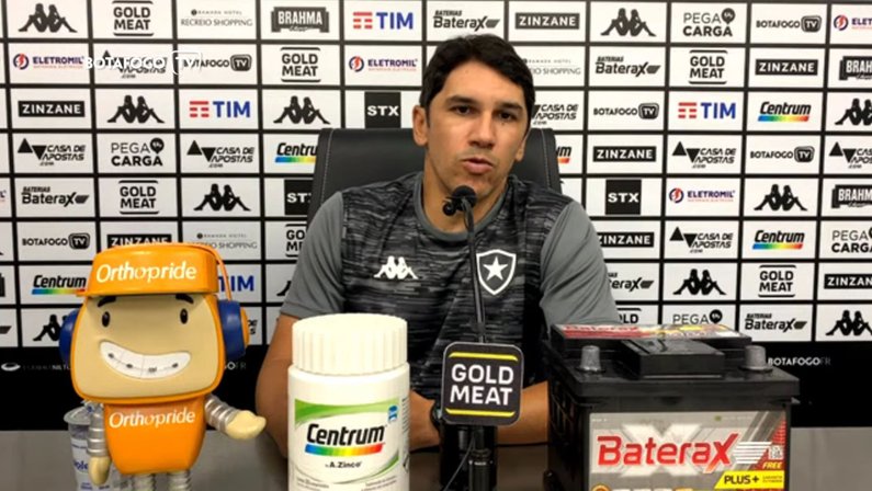 Lucio Flavio admite que momento não é ideal para usar jovens no Botafogo, mas faz elogios: ‘Performance foi boa’