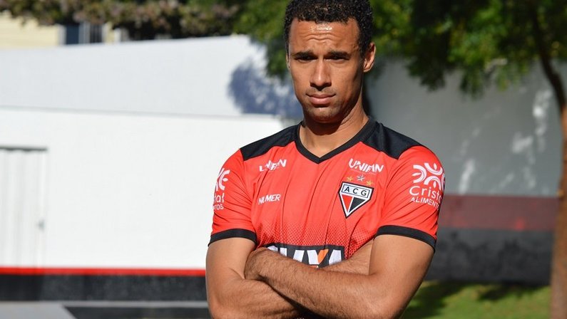 Botafogo negocia a contratação de Gilvan, zagueiro do Atlético-GO


