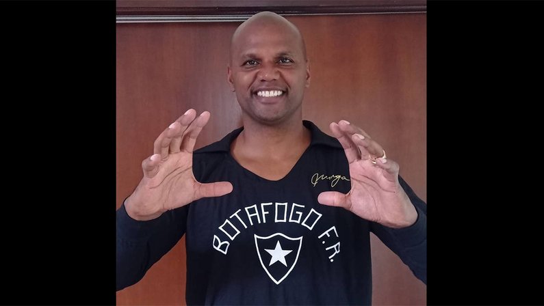 Ídolo do Botafogo, Jefferson posta foto com camisa em homenagem a Manga