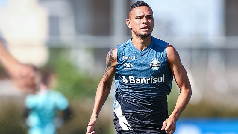 Luiz Fernando, emprestado pelo Botafogo, no treino do Grêmio