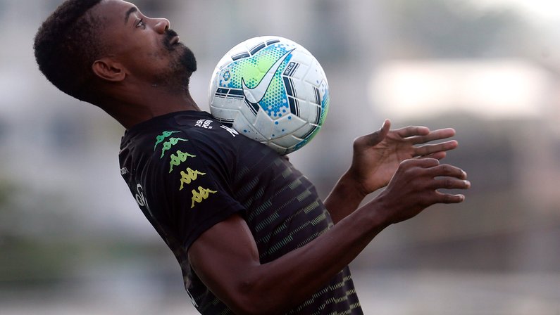 Botafogo deve pagar entre três e quatro salários para rescindir com Kalou