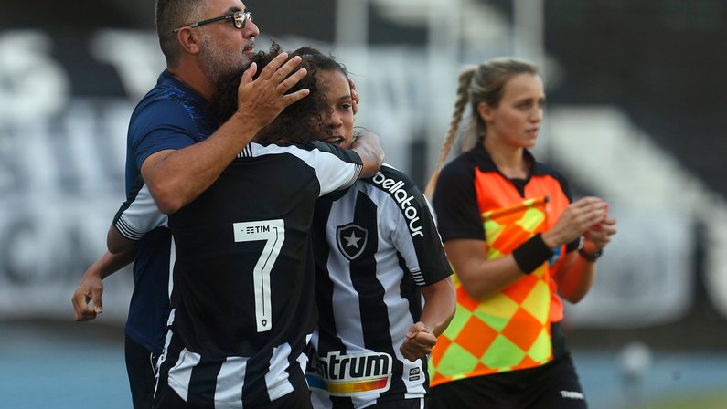Futebol feminino: técnico do Botafogo vê possível título contra o Fluminense como ‘parte do processo’ e mira Libertadores