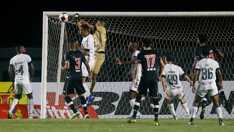 Dirigente do Flamengo considera ‘ruim para futebol carioca’ Botafogo e Vasco na Série B: ‘Mas podem voltar fortes’