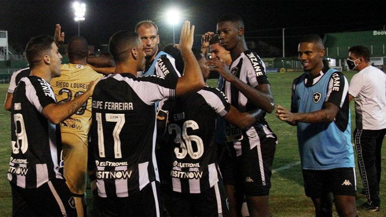 Joel Carli, Felipe Ferreira e Matheus Babi em Nova Iguaçu x Botafogo | Campeonato Carioca 2021